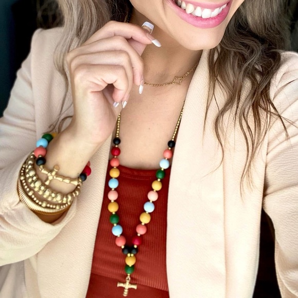 NEW Colorful Beaded Bracelet with Gold Cross - Picture 5 of 6